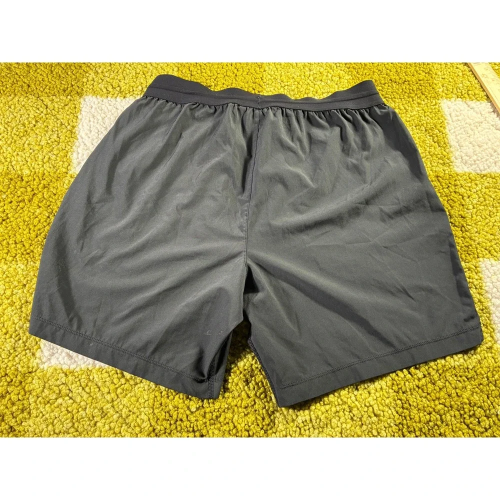 Rhone Mako Shorts Mens Large Dark Gray Black 7 Inch Inseam Training Gym Athletic